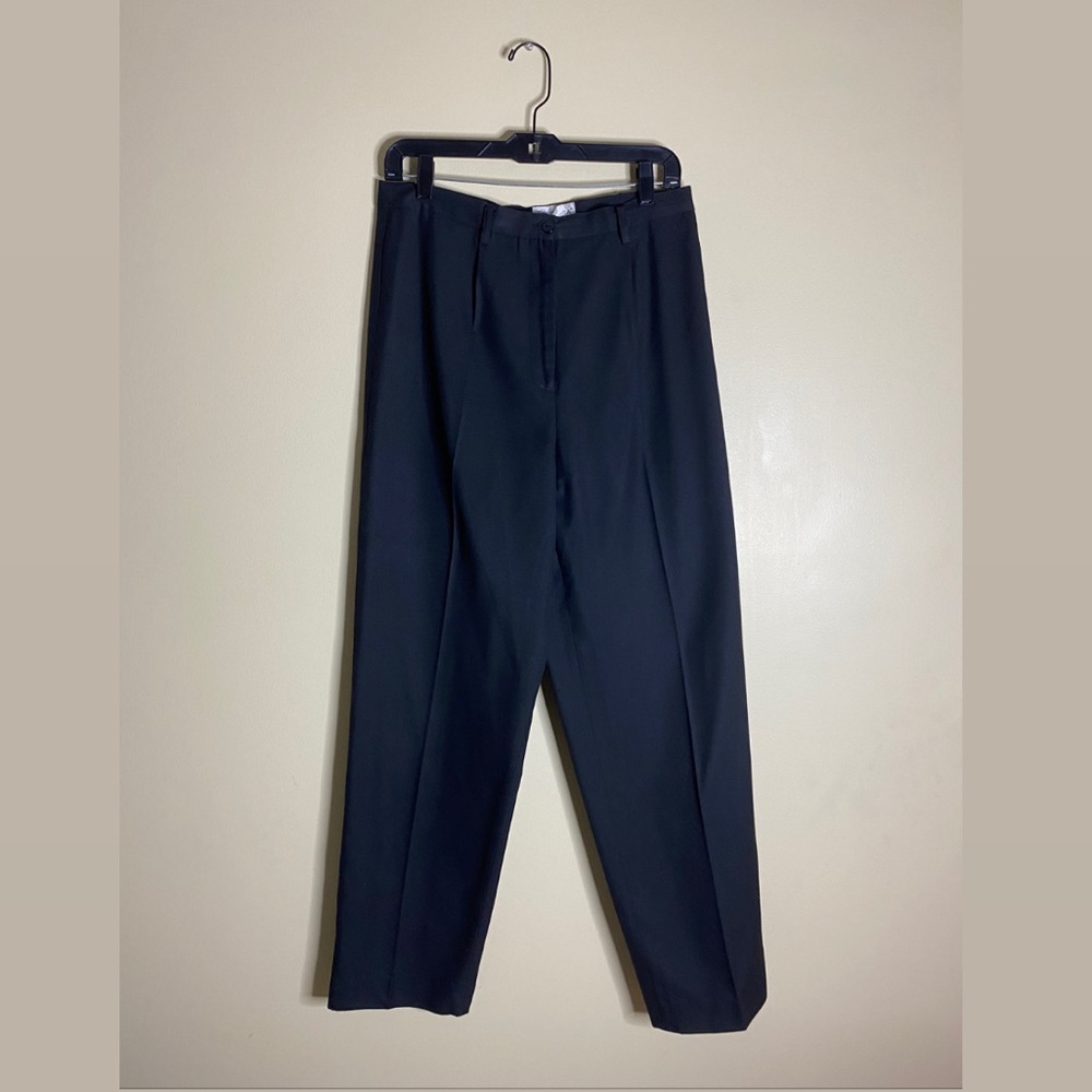Woman’s Straight leg pants